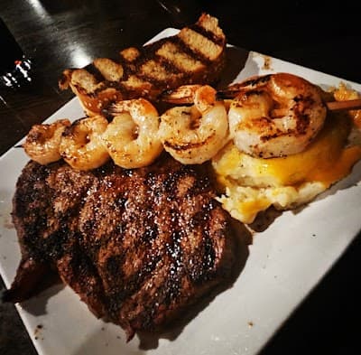 Carl & 'Chelle's Grill Room photo 3