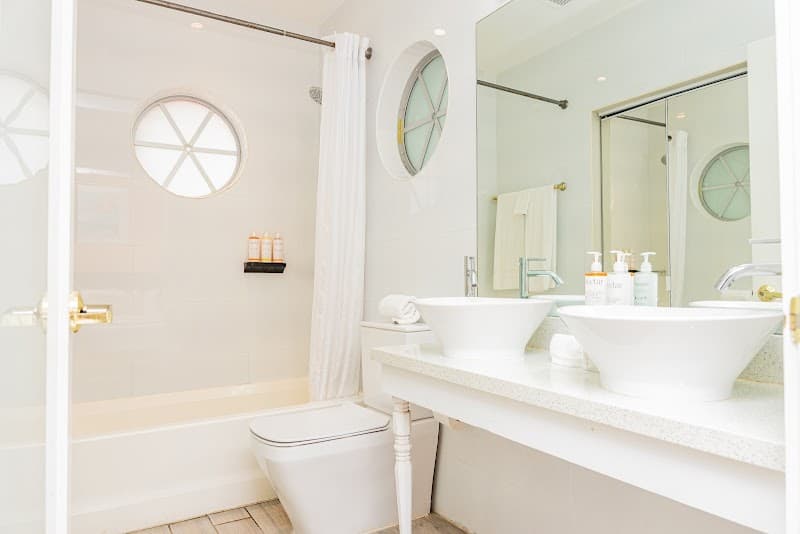 Oceanside Hotel + Suites photo 4