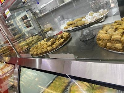 Yalla Market / Mediterranean Restaurant / Bakery / Pastries photo 3
