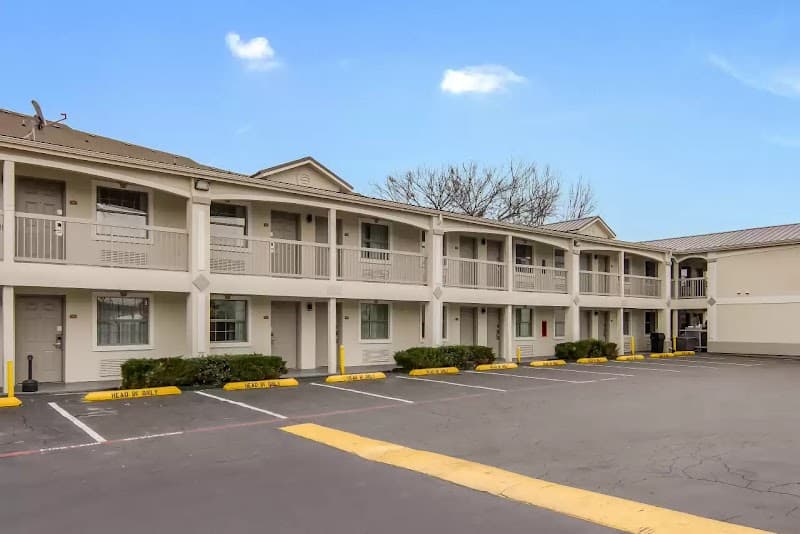 Quality Inn & Suites Dallas-Cityplace photo 5