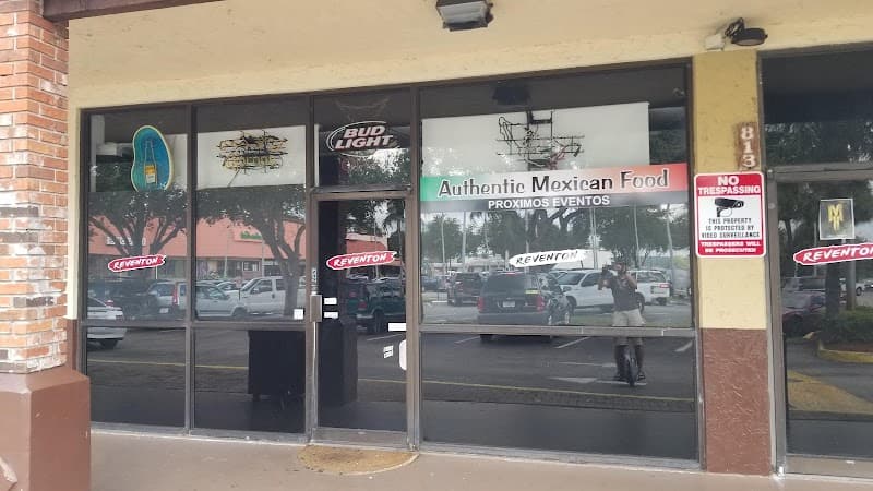 El Reventon Sports Bar & Club photo 4