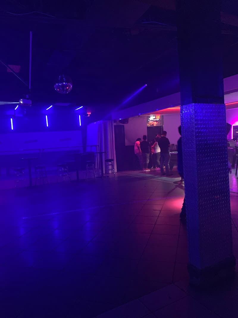 El Reventon Sports Bar & Club photo 5