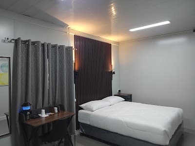 MEL SUITES Bed and Breakfast / Hotel