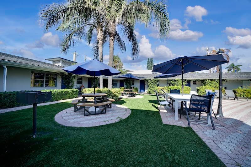 Sea Steps Apartments by Lowkl