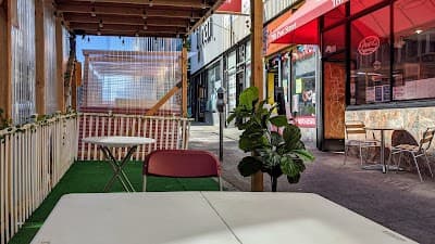 Pearl's Deluxe Burgers