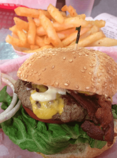 Pearl's Deluxe Burgers photo 2