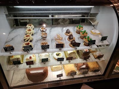 Pinoyshki Bakery, Cafe & Bar