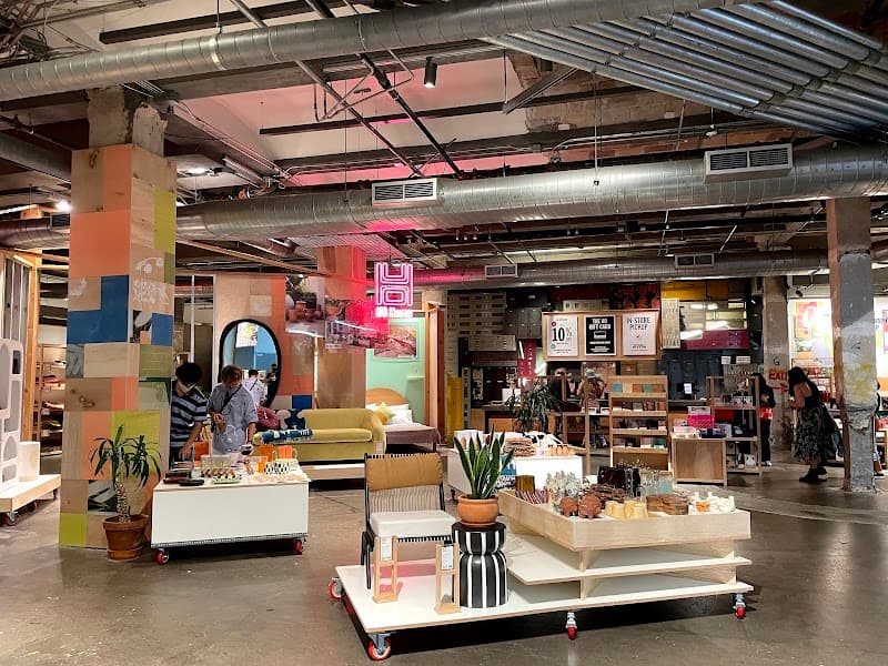 Urban Outfitters photo 3