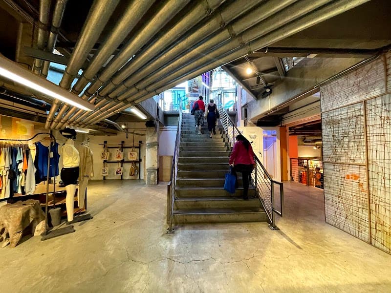 Urban Outfitters photo 4