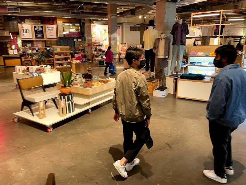 Urban Outfitters photo 5