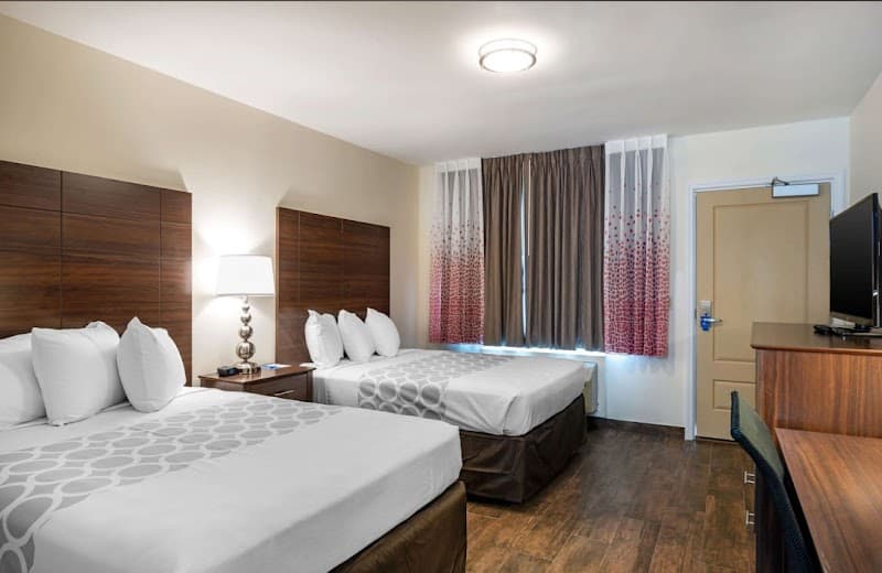 Downtown Hollywood Gardens Inn & Suites photo 3